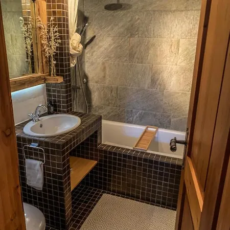 アパート In Den Bergen Mit Grosser Terrasse