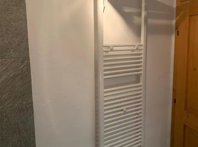 In Den Bergen Mit Grosser Terrasse