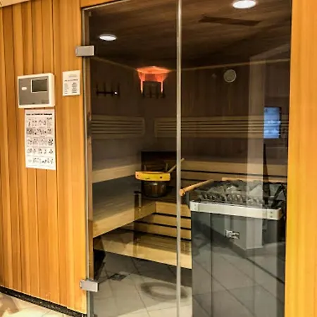 In Den Bergen Mit Grosser Terrasse