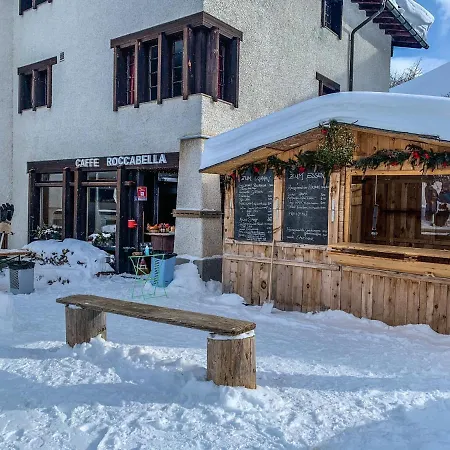 In Den Bergen Mit Grosser Terrasse