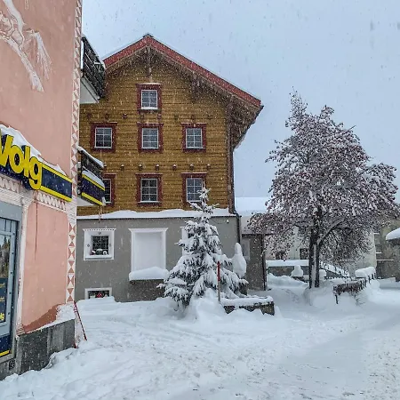 In Den Bergen Mit Grosser Terrasse